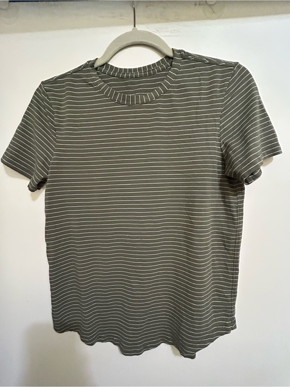 Lululemon Women’s S/S Olive Green Striped Crew Neck T-Shirt, No Size Tag
